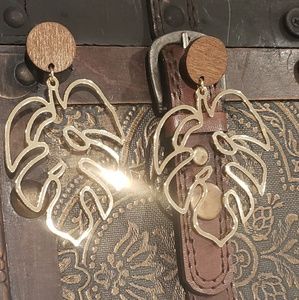 NWT Monstera leaf shaped Bohemian Earrings